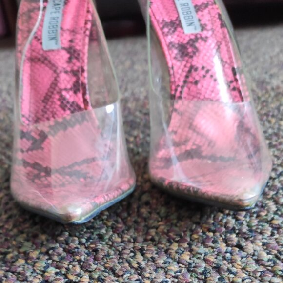 Transparent Lucite Pump Heel with Pointed Toe Cape Robbin - Picture 7 of 12